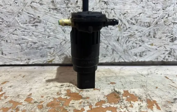 Skoda Octavia Mk2 (1Z) Windscreen/windshield washer pump 1K6955651