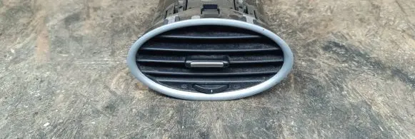 Ford Focus Dashboard side air vent grill/cover trim 4M51A014L21AD
