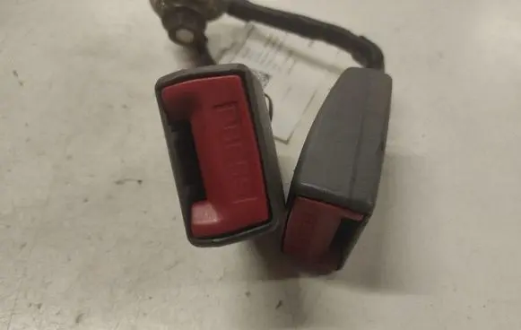 Peugeot 407 Rear seatbelt buckle 33013593 963256027702