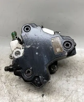 Volvo XC70 Fuel injection high pressure pump 30756125