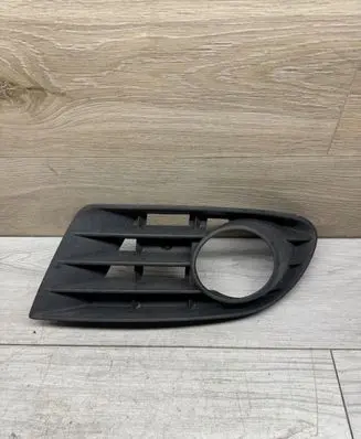 Volkswagen Golf Plus Front fog light trim/grill 5M0853666B