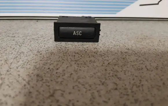 Traction control (ASR) switch