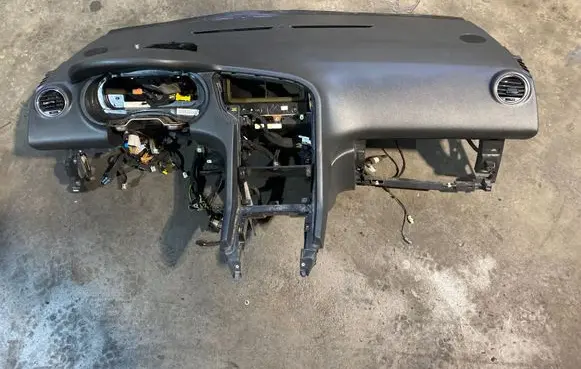 Peugeot 5008 Dashboard 9684672580 9684622580 0138929