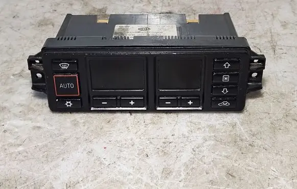 Audi A4 S4 B5 8D Climate control unit 8L0820043D