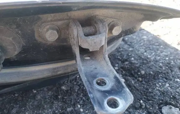 Citroen C-Crosser Front door upper hinge