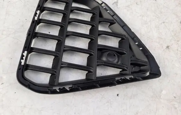 Audi Q8 Front bumper lower grill 4M8807682R