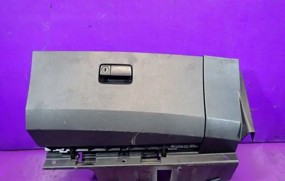 Nissan Murano Z50 Glove box