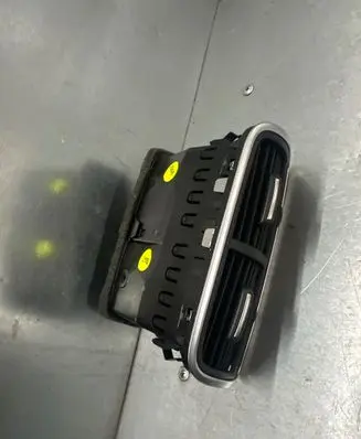 Rear air vent grill