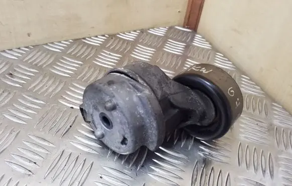 KIA Sorento Generator/alternator belt tensioner 252814A000