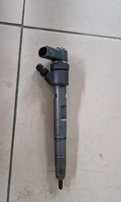 Audi A8 S8 D3 4E Fuel injector 057130277