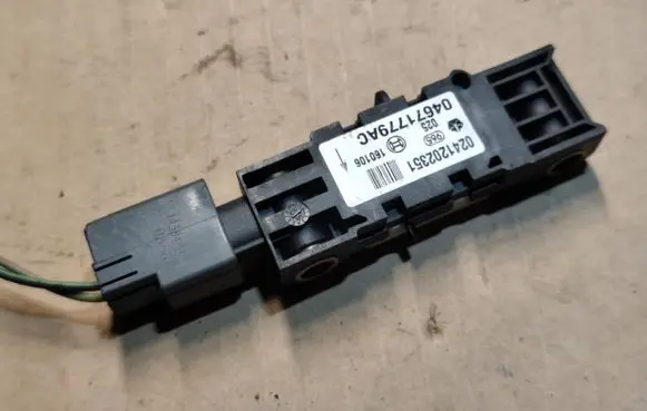 Chrysler Sebring (ST-22 - JR) Airbag deployment crash/impact sensor 04671779AC