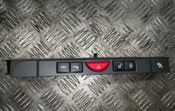 Land Rover Discovery 3 - LR3 Hazard light switch YUL500400WUX 060203