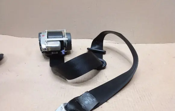 Skoda Octavia Mk2 (1Z) Front seatbelt