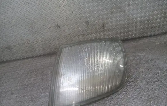 Volkswagen PASSAT B4 Front reflector 185102B