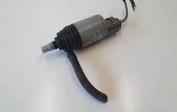 BMW 1 E82 E88 Windscreen/windshield washer pump 6934159
