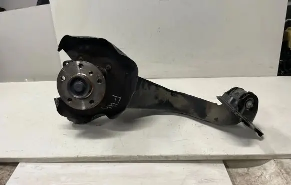 BMW 2 F45 Rear wheel hub spindle/knuckle 6851580