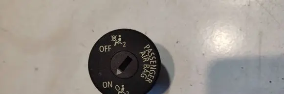 Passenger airbag on/off switch