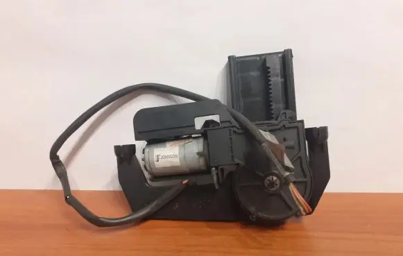 Mercedes-Benz S W220 Seat adjustment motor 2109700026 5903