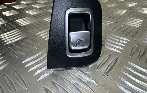 Mercedes-Benz C AMG W205 Electric window control switch A2229052203