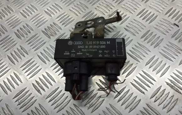 Seat Ibiza III (6L) Coolant fan relay 1J0919506M