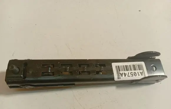 Volkswagen Jetta V Seat belt adjustment rail 0051944