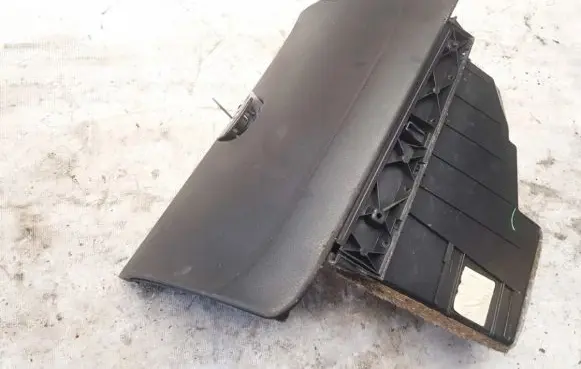 Peugeot 407 Glove box