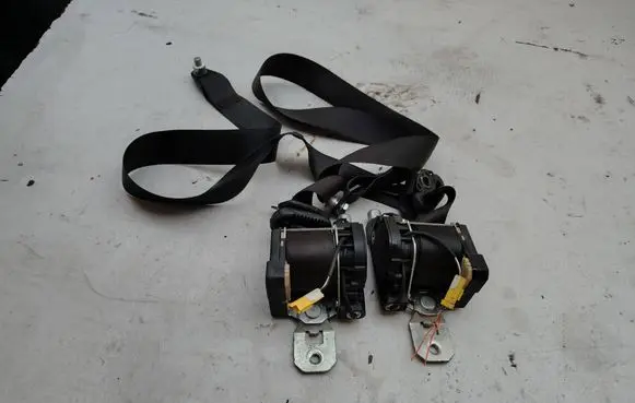 Iveco Daily 5th gen Front seatbelt