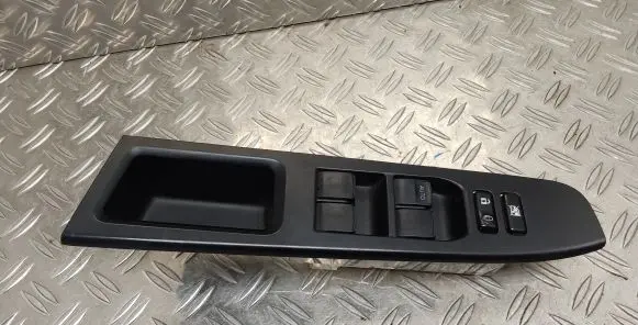 Toyota Yaris Electric window control switch 742320D690