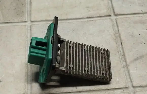 Hyundai Trajet Heater blower motor/fan resistor