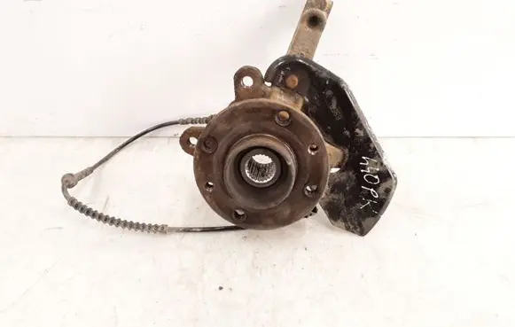 Renault Twingo II Front wheel hub spindle knuckle 479100868R 695R 13023N