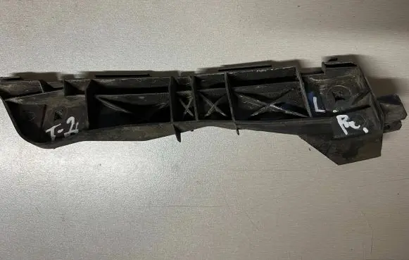 Toyota Avensis T250 Front bumper mounting bracket 5253505020