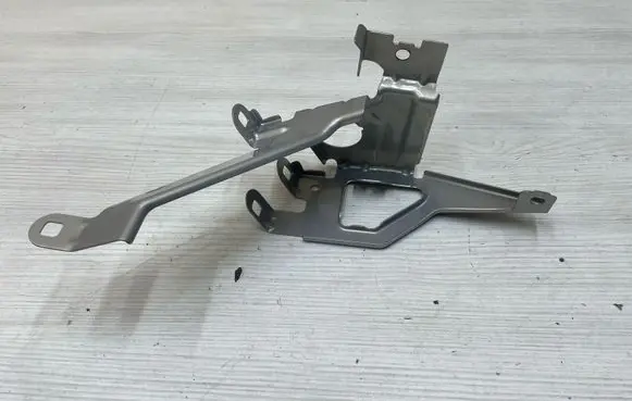 BMW 6 F12 F13 Fender mounting bracket 7230583