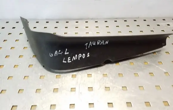 Volkswagen Touran I Rear/tail light trim molding 1T0945311