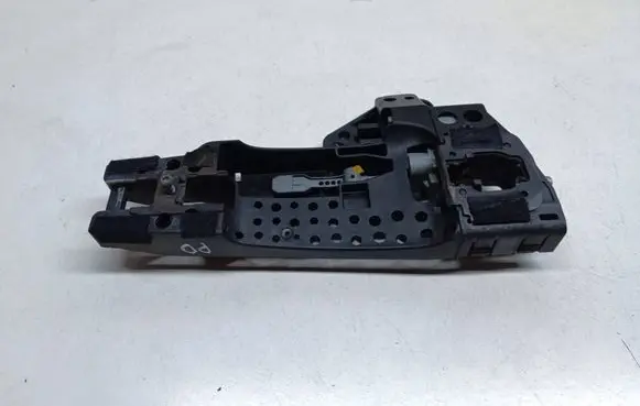 Audi Q7 4M Front door exterior handle/bracket 4M0837894A
