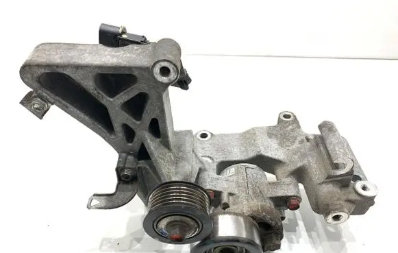 Mitsubishi Outlander Generator/alternator bracket 