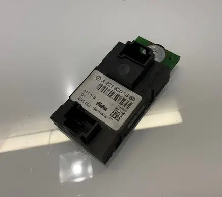Mercedes-Benz S W221 Aerial antenna amplifier A2218201889 07T019 12415000
