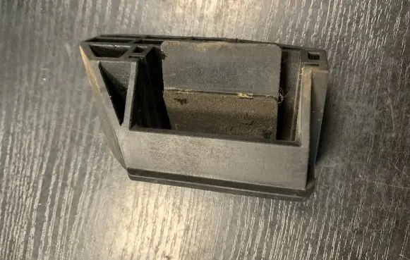BMW 7 E65 E66 Radiator mount bracket 7508016