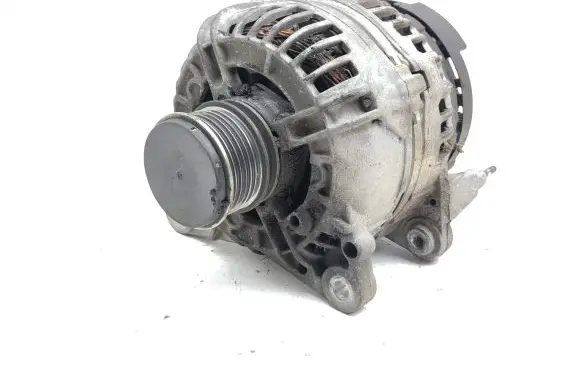 Volkswagen Golf IV Generator/alternator 10682663