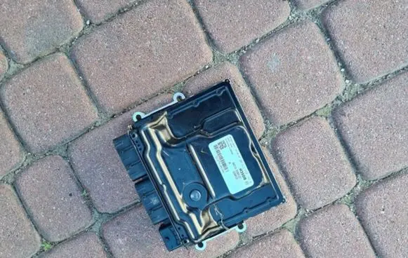 Renault Captur II Engine control unit/module 0281034275