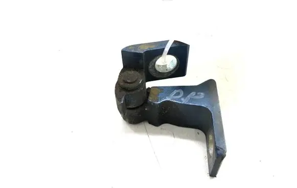 Volkswagen PASSAT B8 Front door lower hinge 8X0831404E