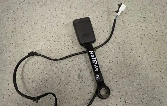 Nissan Note (E12) Rear seatbelt