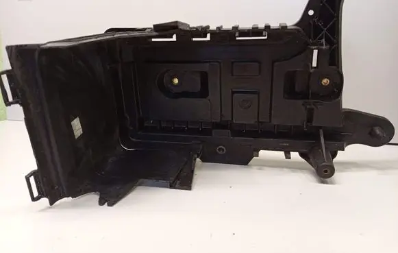 Audi Q3 8U Battery tray 1K0915333