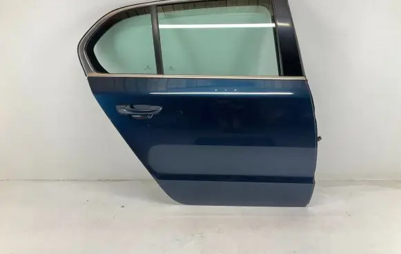 Skoda Superb B6 (3T) Rear door 3T5833312