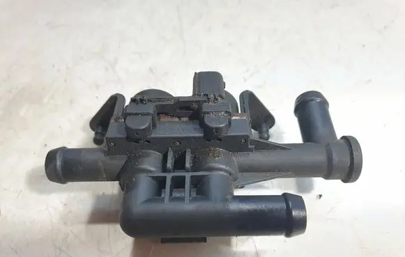 BMW 7 F01 F02 F03 F04 Coolant heater control valve 9119164 1147412200