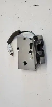 Ford Mondeo Mk III Tailgate/trunk/boot lock/catch/latch 3S7143102