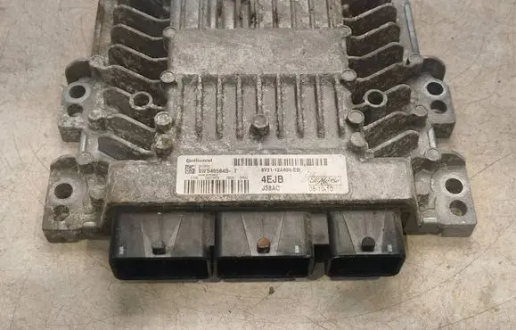 Ford Fiesta Engine control unit/module 8V2112A650EB 5WS40584B