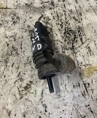 Mitsubishi Outlander Windscreen/windshield washer pump 3043125