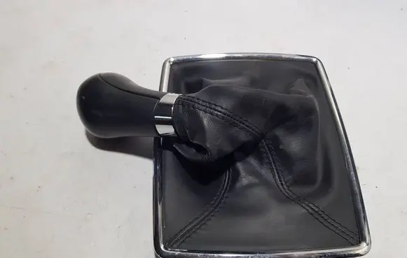 Mercedes-Benz C W204 Gear lever shifter trim leather/knob A2042674410DDD A2042674410 2042674410