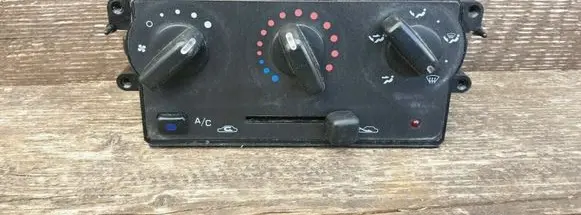 Nissan Micra Climate control unit 70402-30732