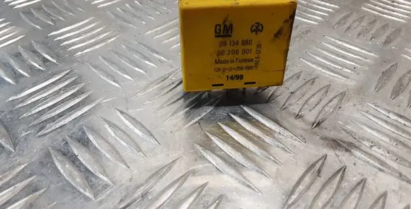 Opel Vectra B Hazard warning light relay 09134880